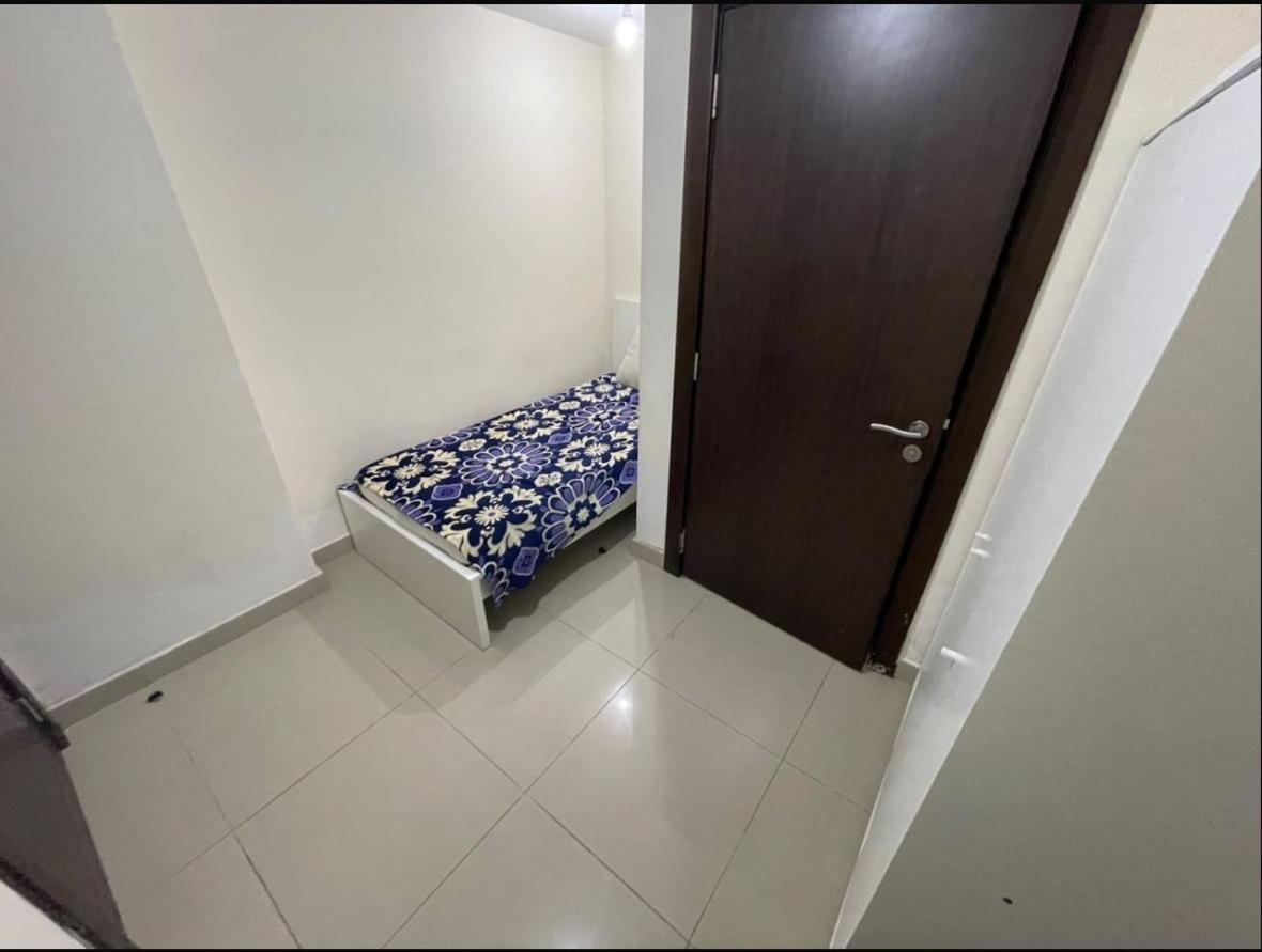 Small With Pool And Gym Access In Reem Island Apartment *